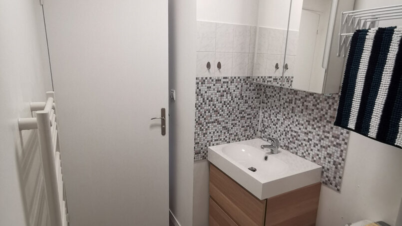 Salle de bains sur St-Cloud, studio à louer